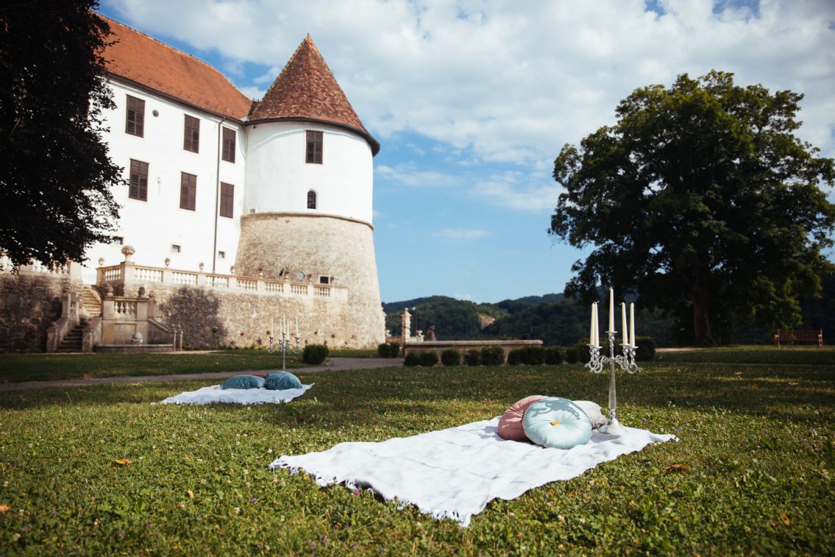 skrivna-vecerja-secret-dinner-forest-lights-food-restaurant