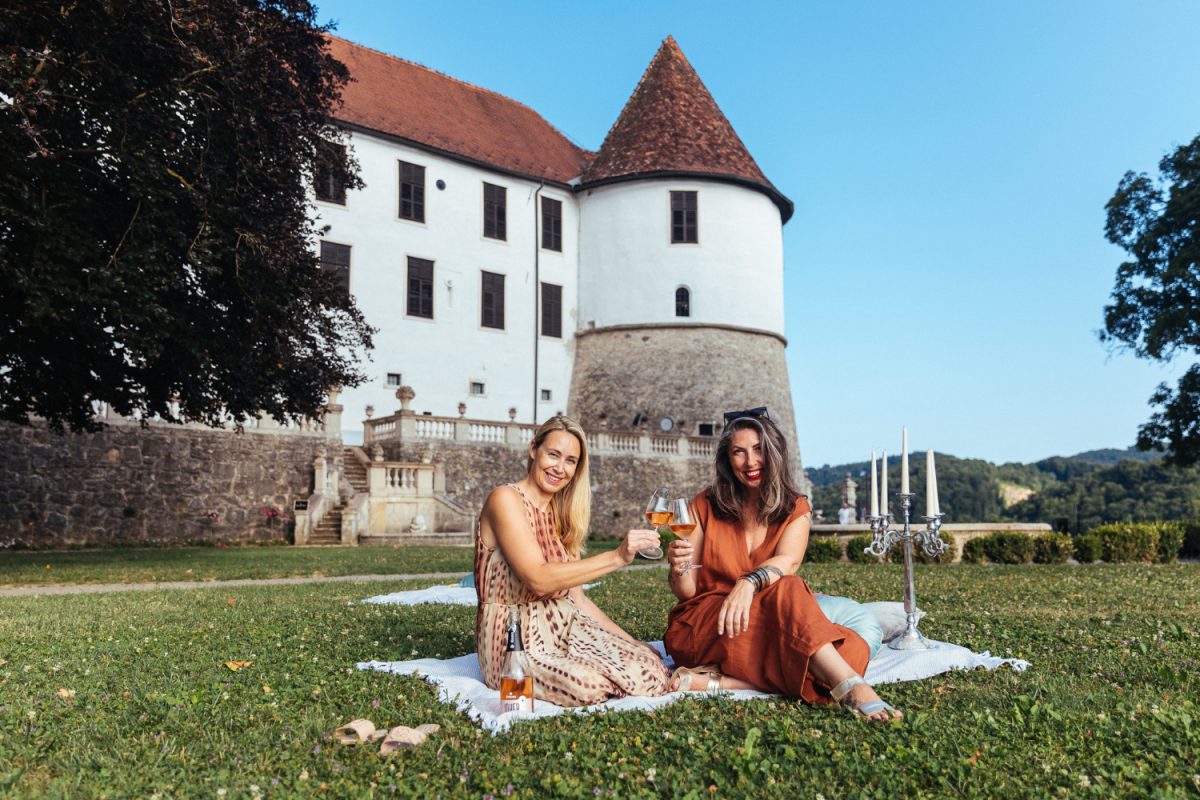 skrivna-vecerja-secret-dinner-forest-lights-food-restaurant