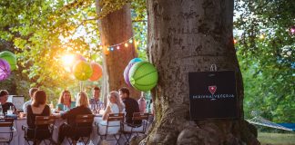 skrivna-vecerja-secret-dinner-forest-lights-food-restaurant