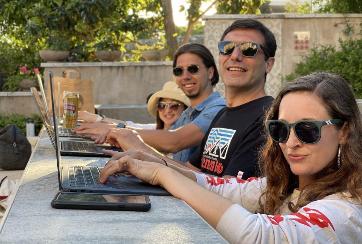dubrovnik-nomads-computer-digital-event-happy-people